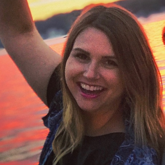 Meet your Posher, Laura - Picture 1 of 1